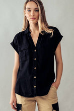 Load image into Gallery viewer, Urban Daizy- SHORT SLEEVE BUTTON UP SHIRT WITH POCKETS: BLUE
