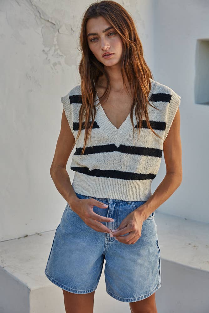 W1497 | Knit Sweater V-Neck Sleeveless Vest Top: S / Cream Black